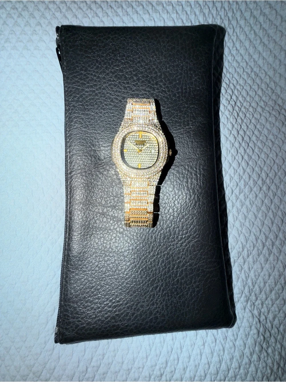 Pintime striking yellow