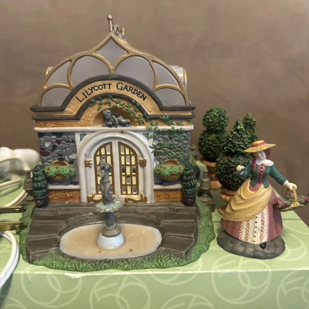 Dept 56 Lilycott Garden Conservatory Dickens Village Gift Set 56.58479 Lighted