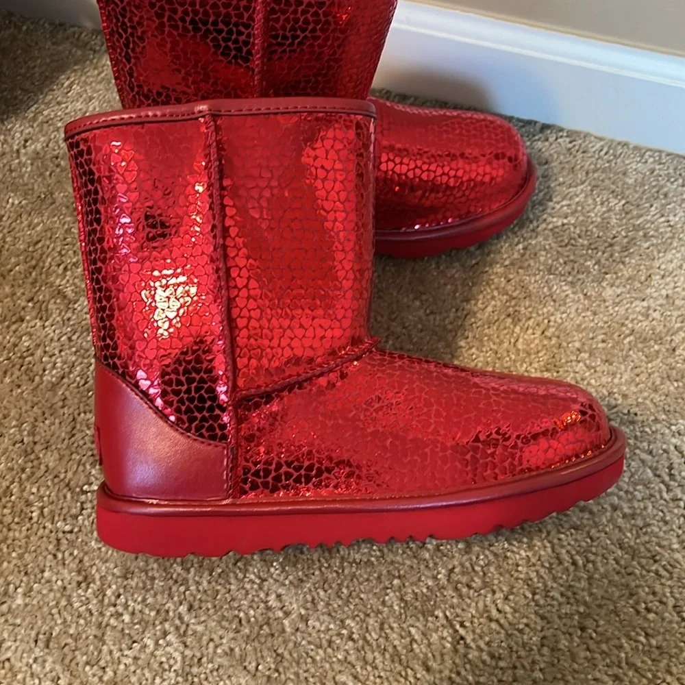 UGG new without