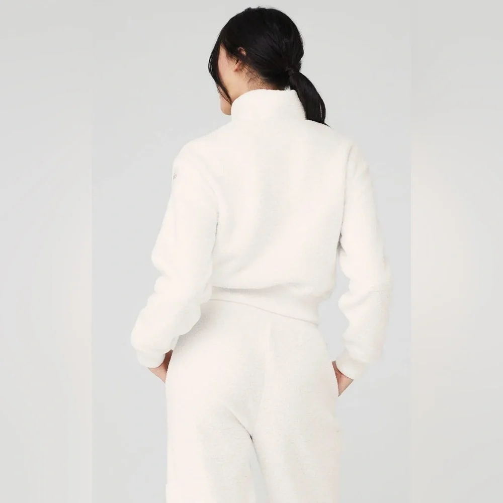 ALO Yoga fits small