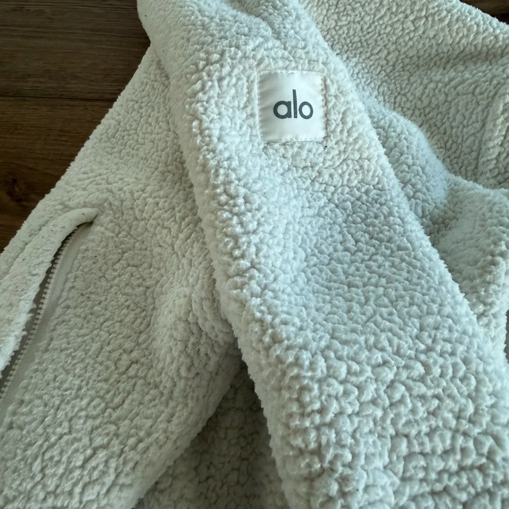 ALO Yoga fits small