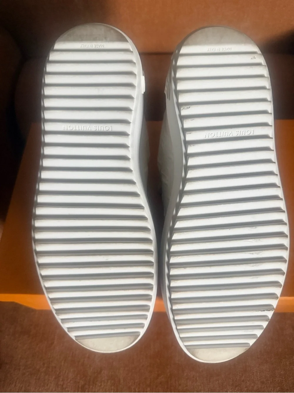 Louis Vuitton authentic excellent
