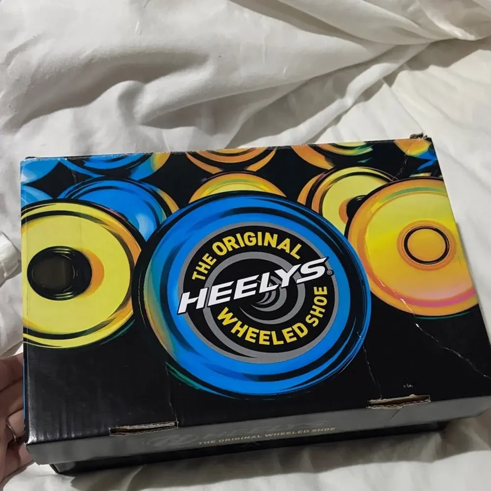 Heelys pink shoe