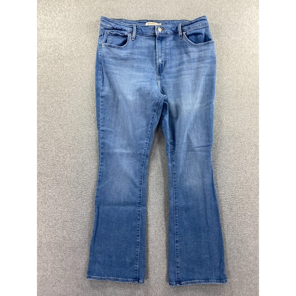 Levi's 725 High Rise Bootcut Jeans Women's Size 33x32 Light‎ Wash (Fits 32x29)