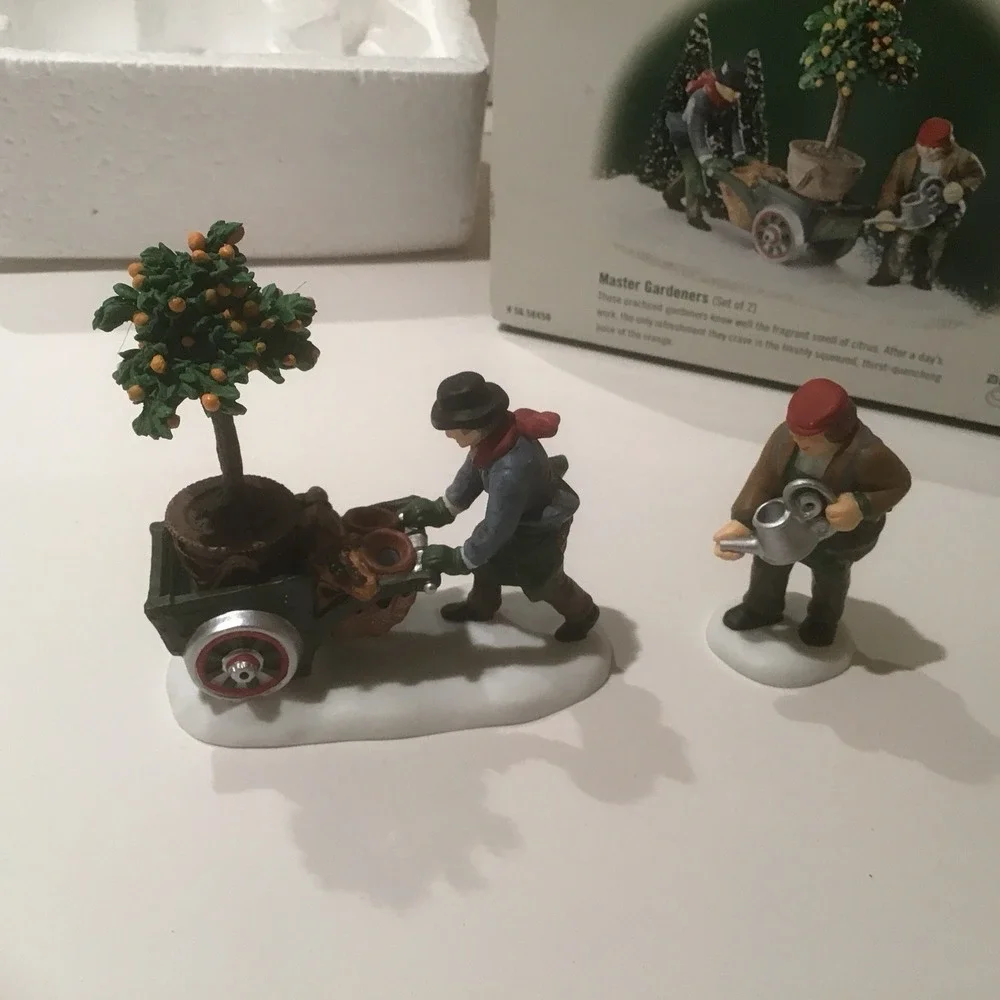 Department 56 Dickens Village Master Gardeners Set of 2 Figurines #58458 w/ box