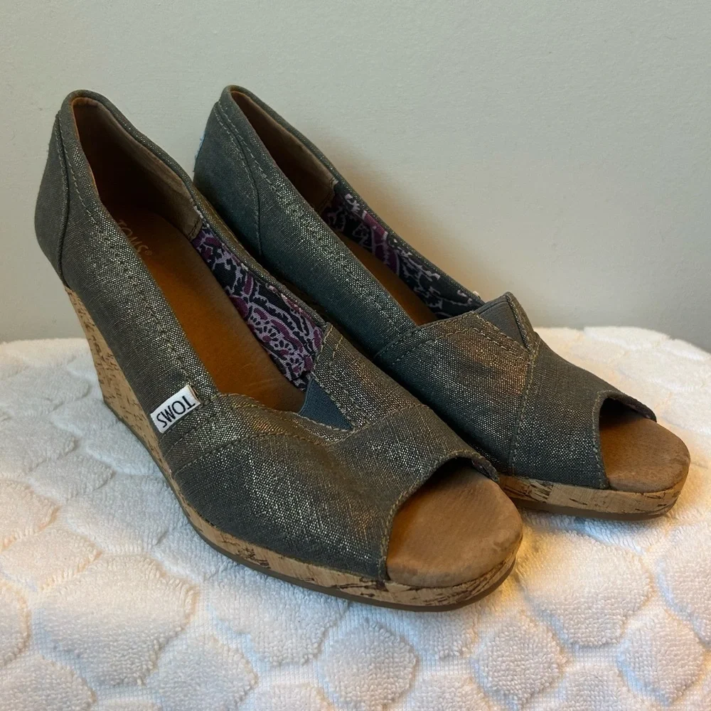 Toms Womens Shiny Denim Wedge Peep Toe Espadrille Sandals Cork Heel Size 8.5