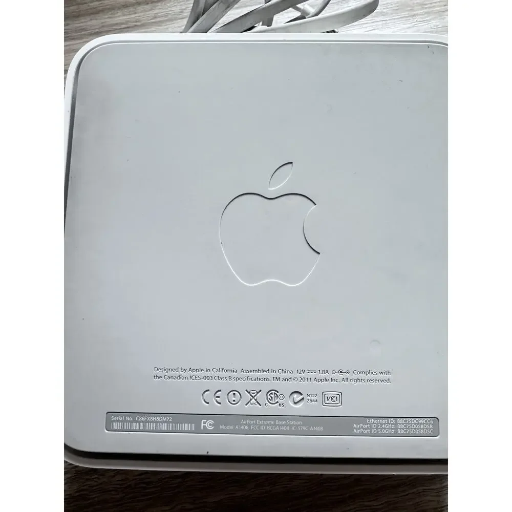 Apple A148 Wireless WiFi Dual Band Router Base Station W/Power Adapter