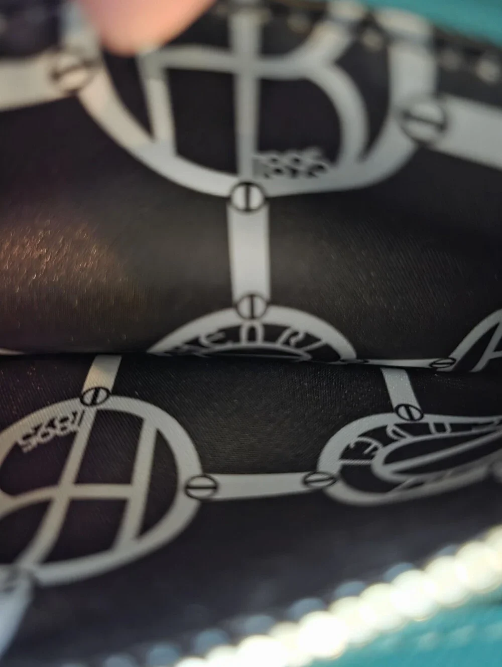 henri bendel small mark