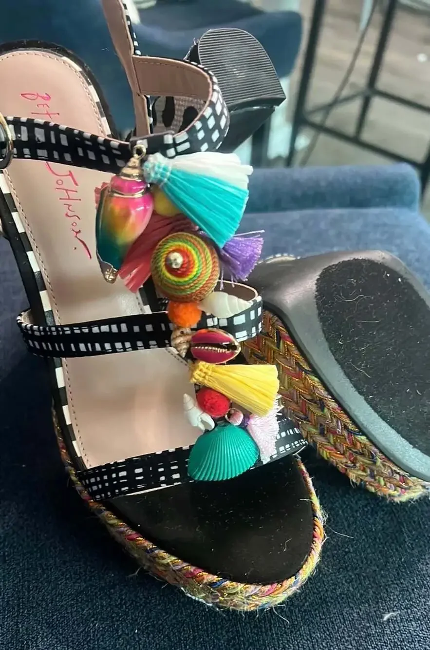Betsey Johnson size 5m