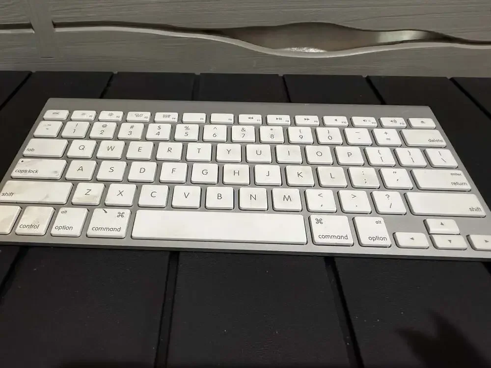 Apple Wireless Keyboard Model A1314 Silver