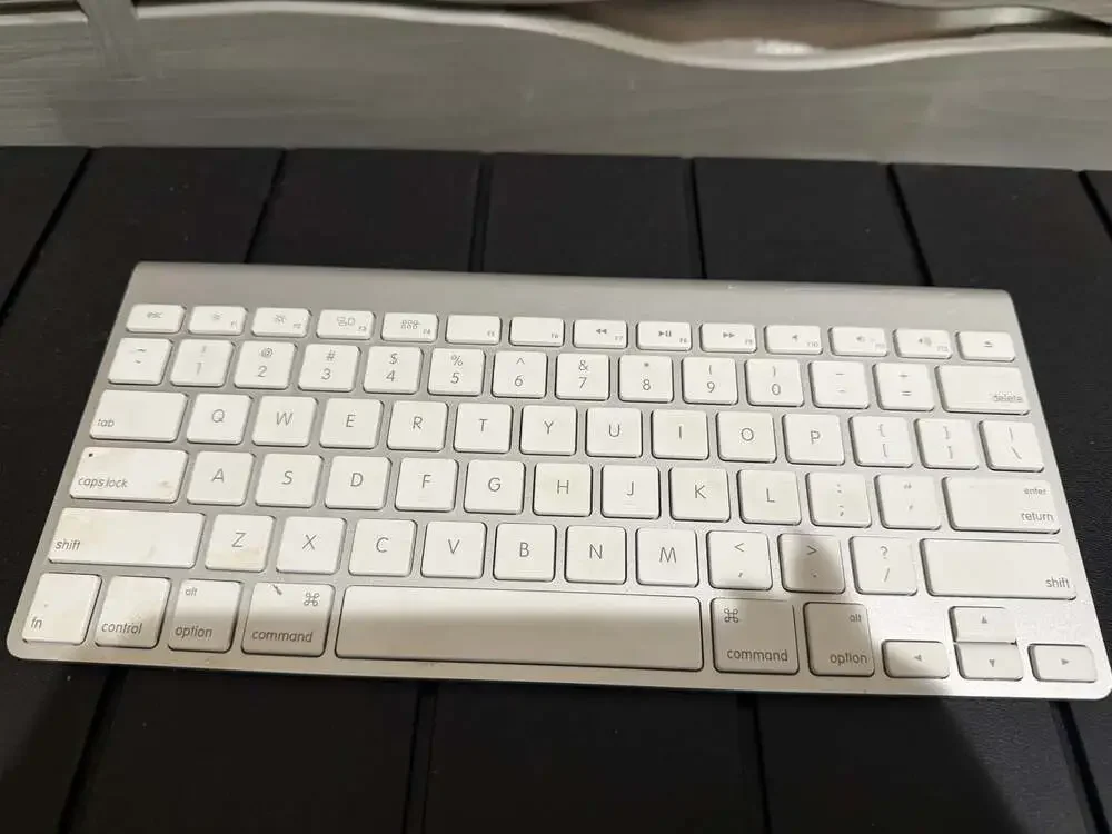 Apple Wireless Keyboard Model A1314 Silver
