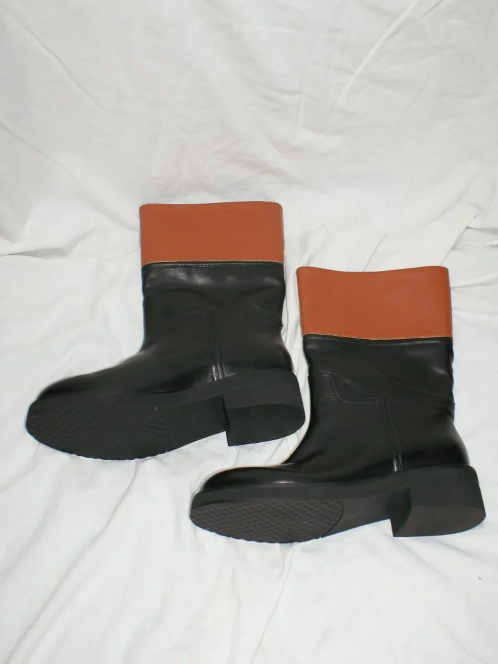 AEROSOLES medium height