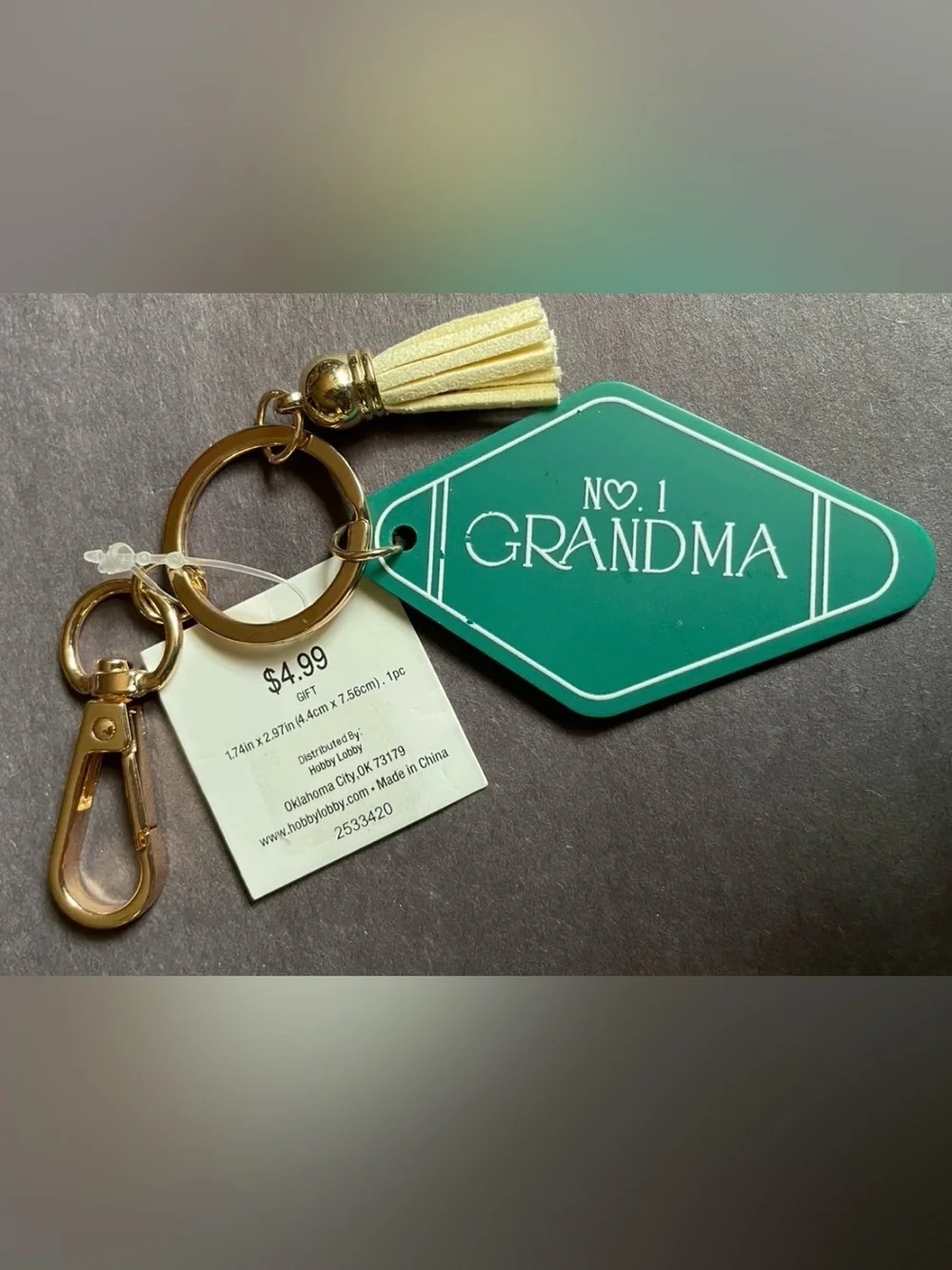 Retro motel-style No. 1 Grandma Diamond Keychain