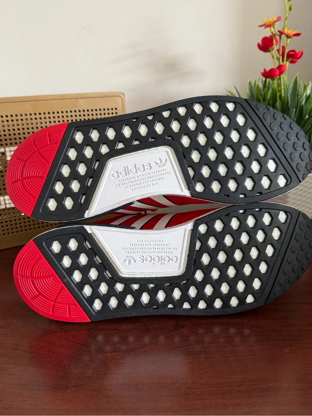 New adidas Scarlett white black Men's NMD_R1 Sneakers size 10