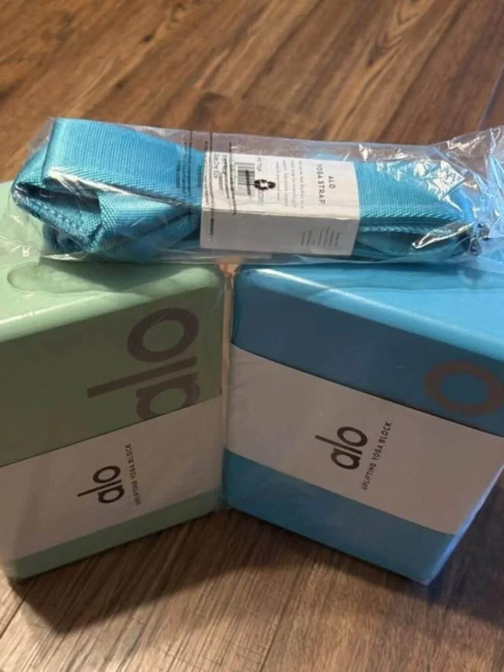ALO Uplifting Yoga Blocks Set of 2 Blocks with Strap NEW IN PACKAGE
