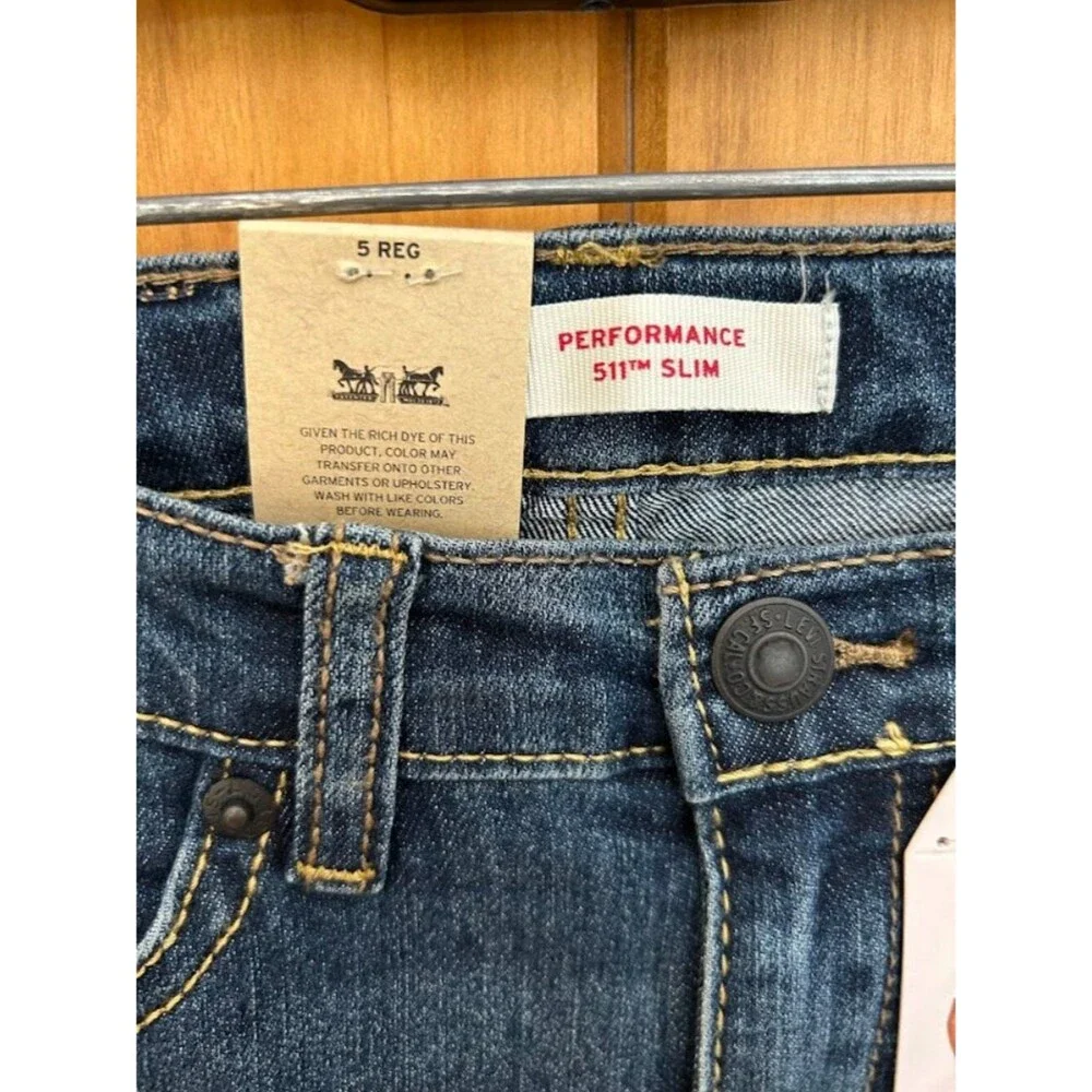 Levis highlights •	zip
