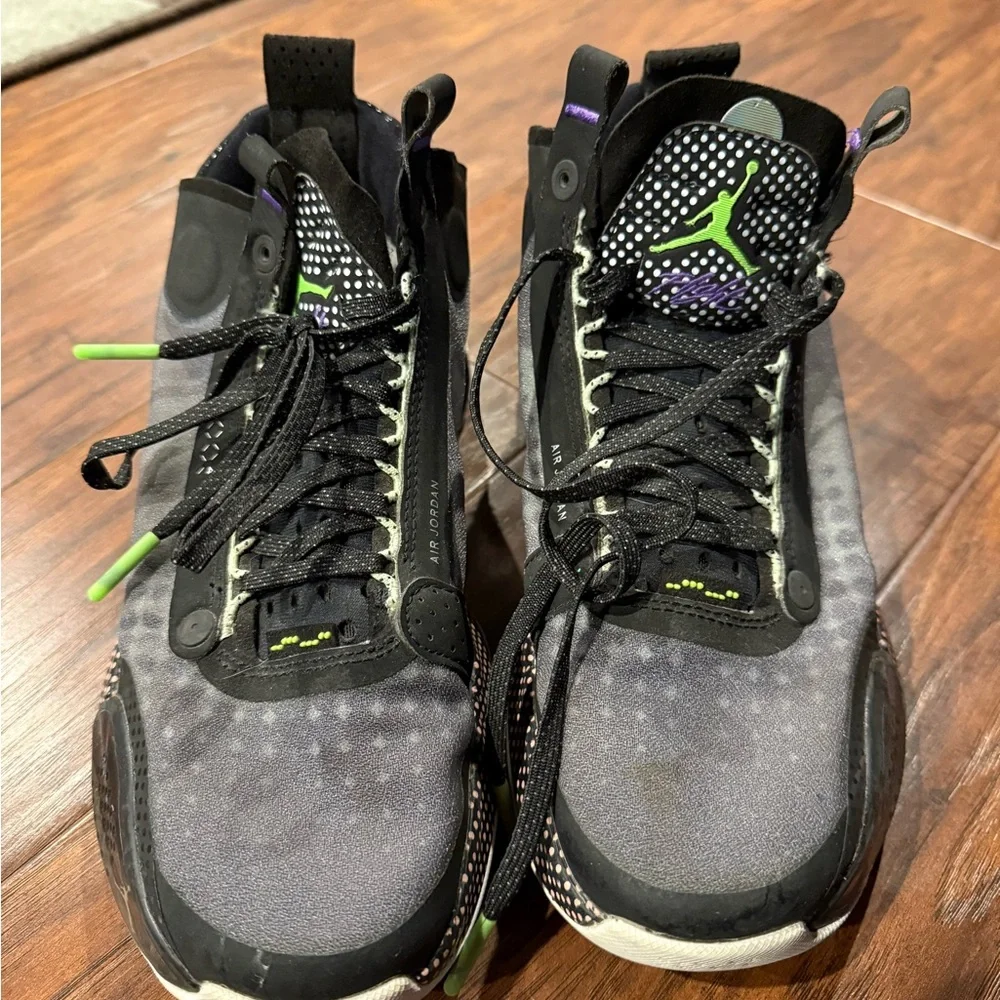Jordan dynamic sneakers