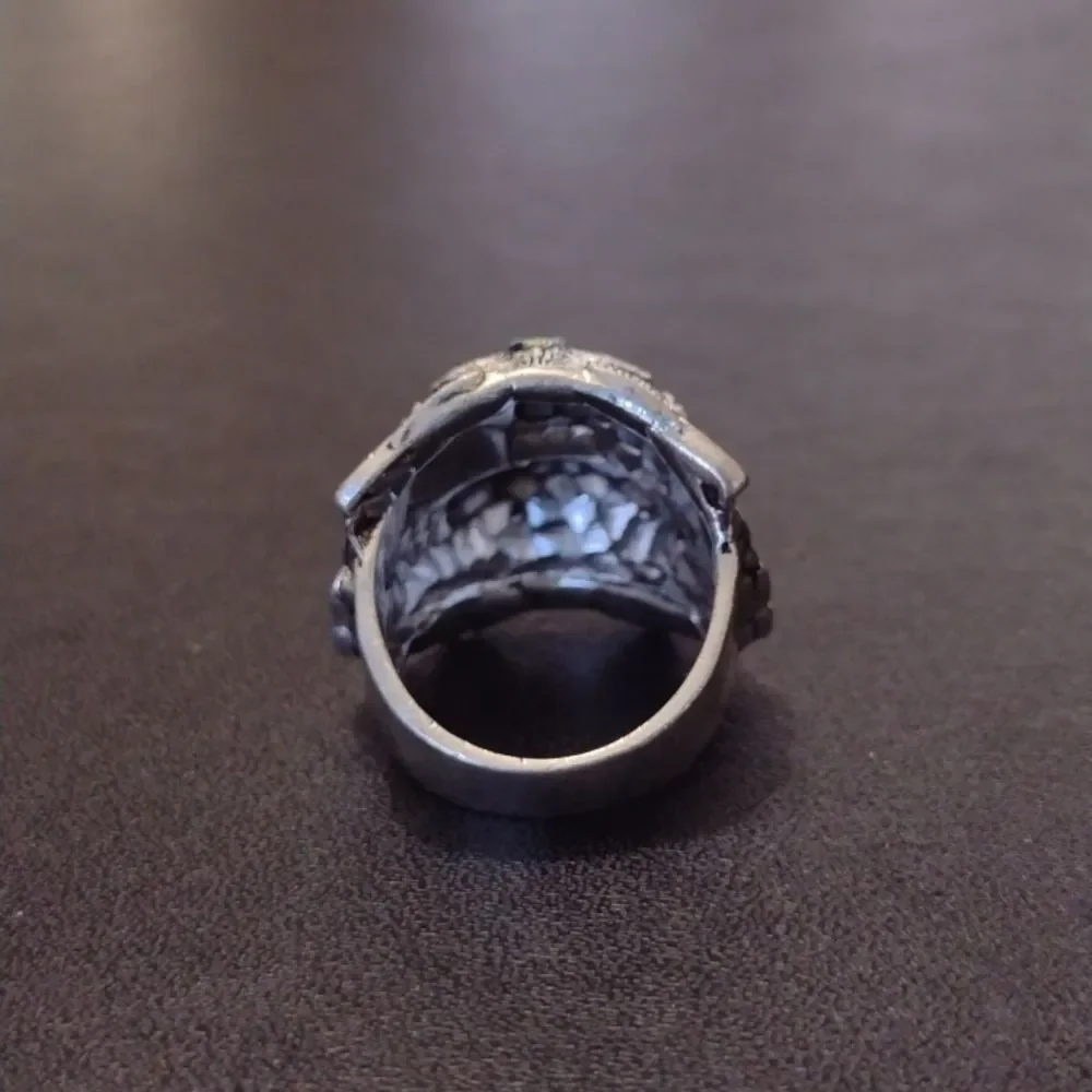 Unbranded gorgeous ring