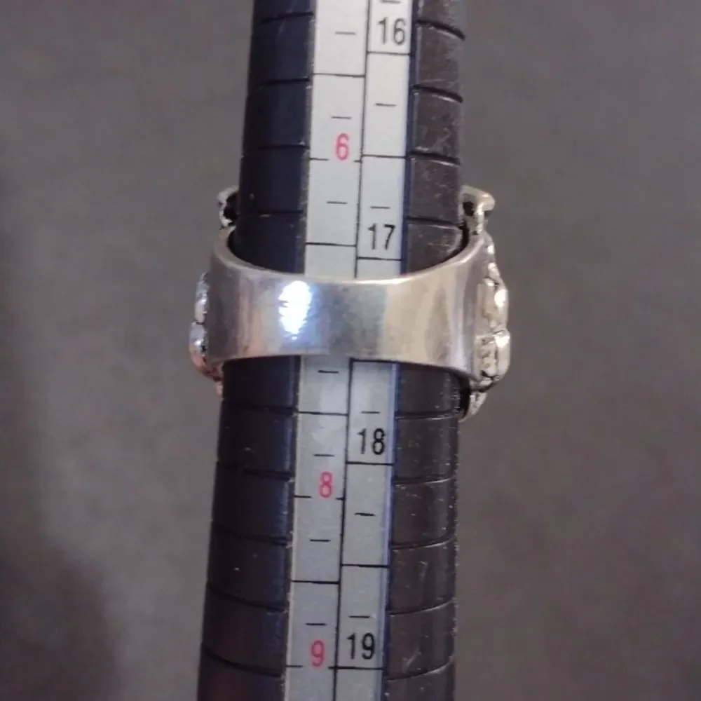 Unbranded gorgeous ring