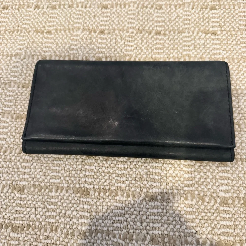 Able black leather