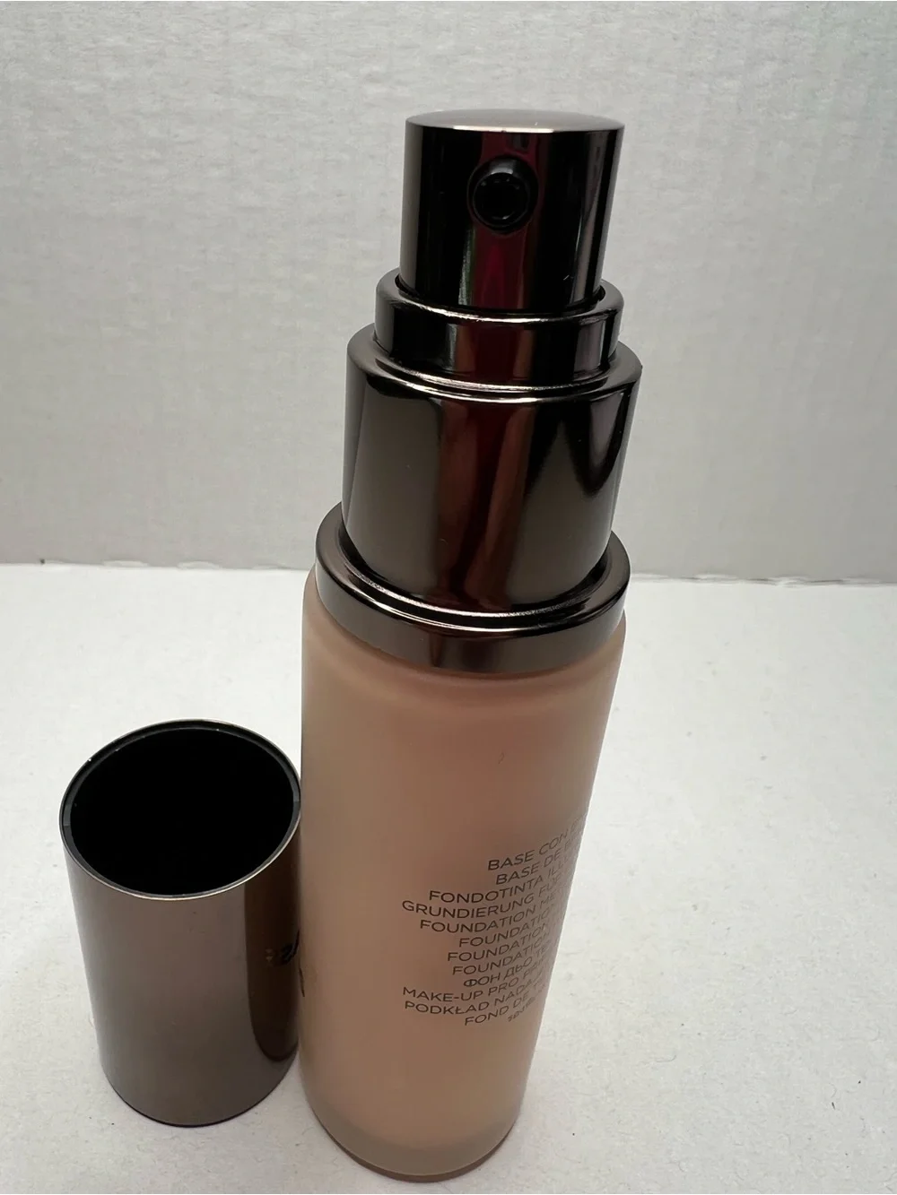 Hourglass weightless liquid
