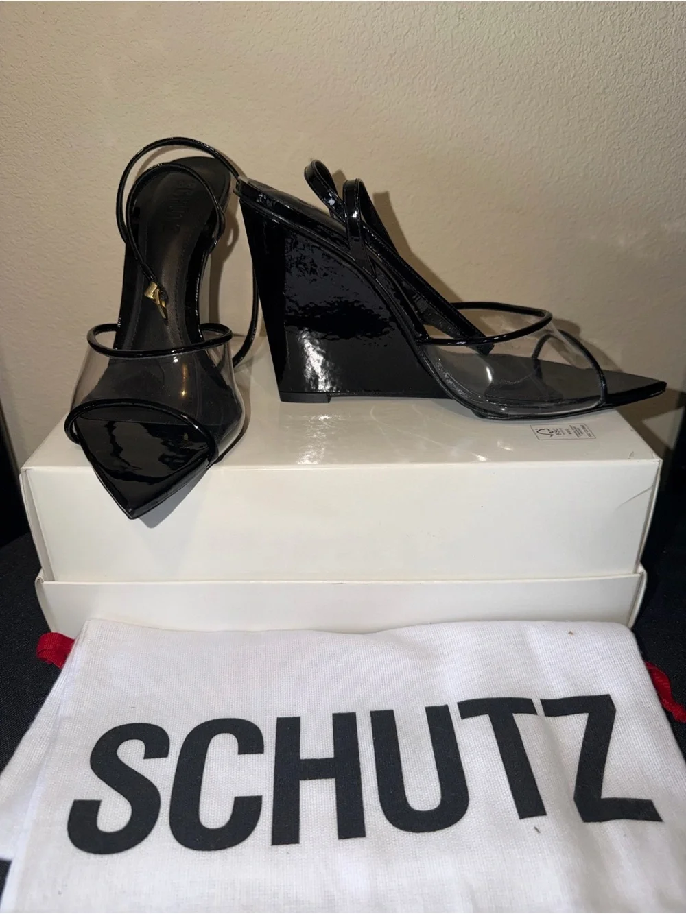 SCHUTZ patent black