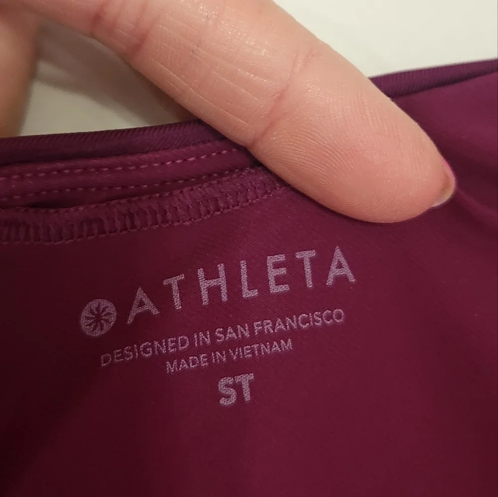 Athleta keyhole one