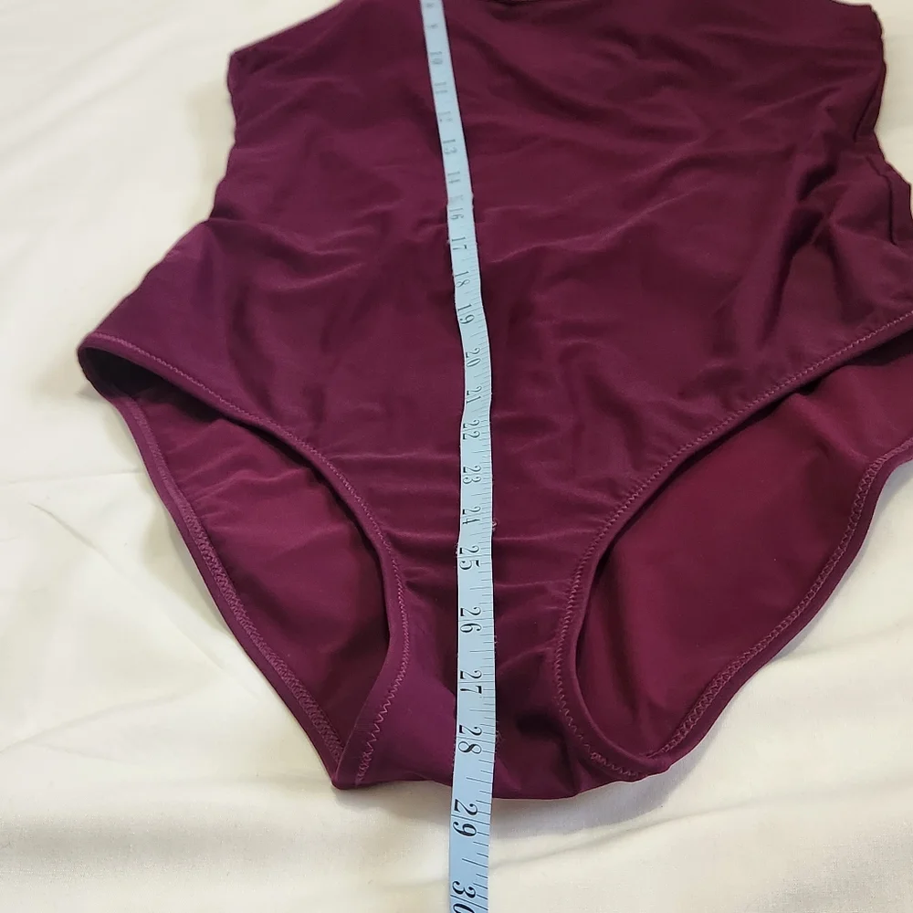 Athleta keyhole one