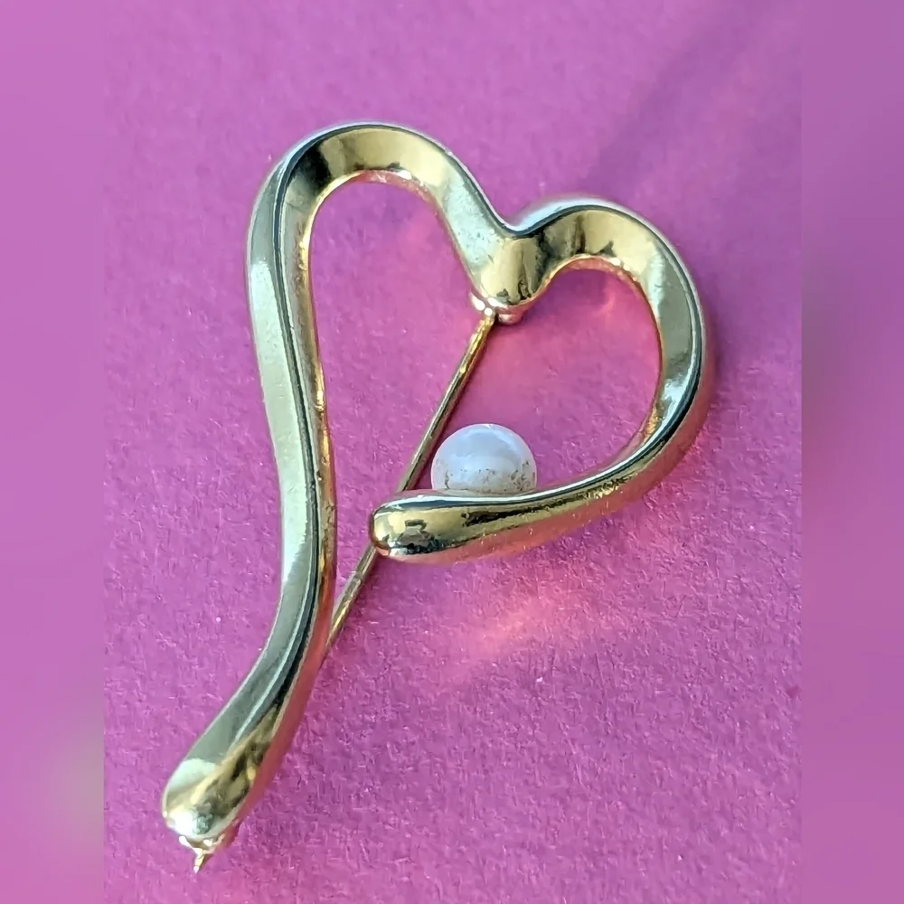 Heart Brooch Pin Faux Pearl Signature Pin 10kt gp, 2