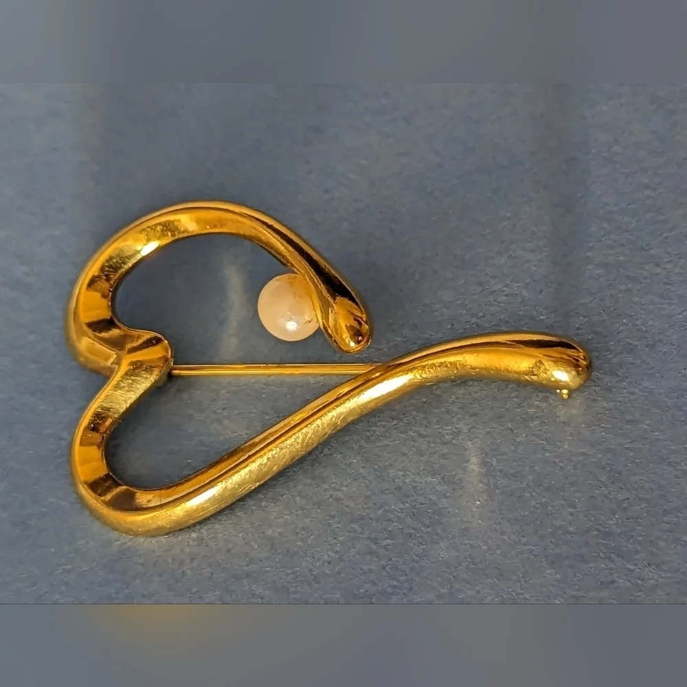 Vintage brooch heart
