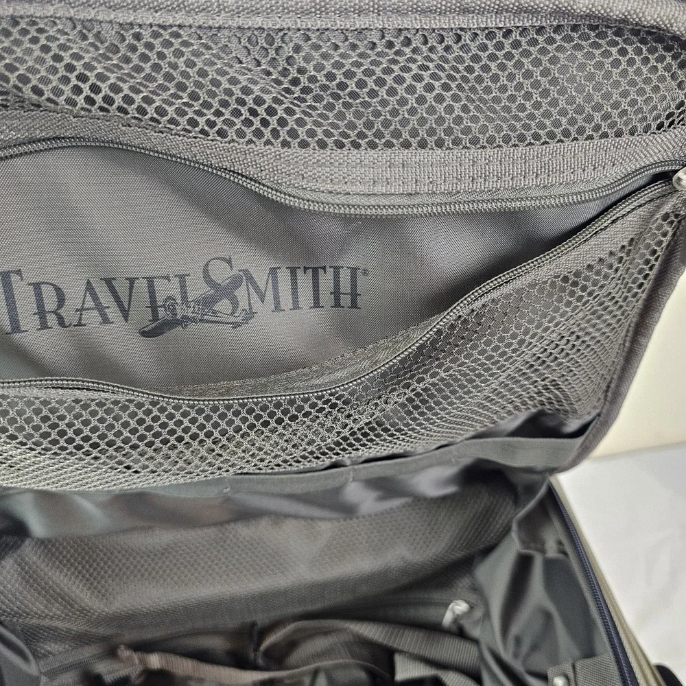 Travel Smith duffel scuffs practical