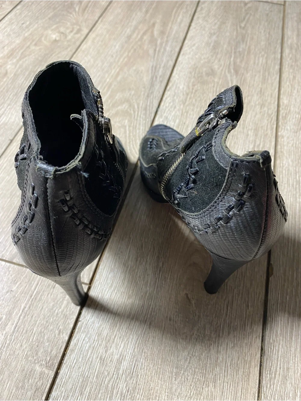 Vince Camuto stylish black