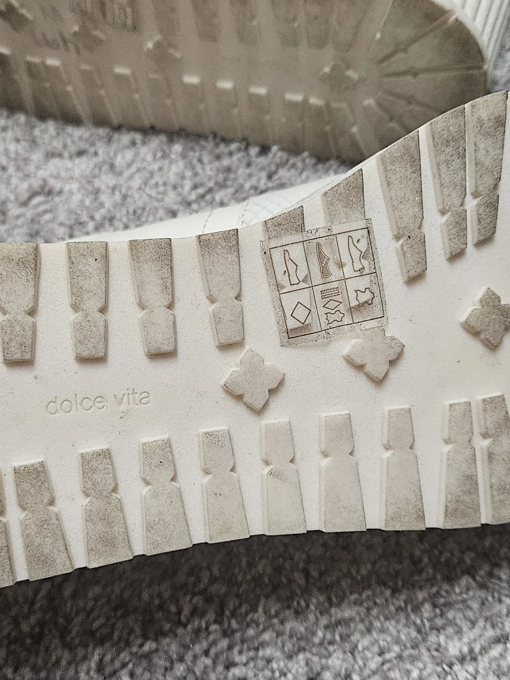 Dolce Vita styling stripe