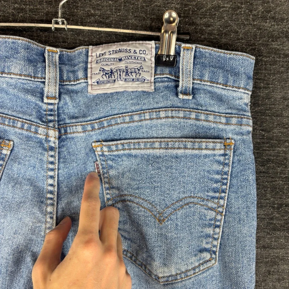 Levis measurements waist