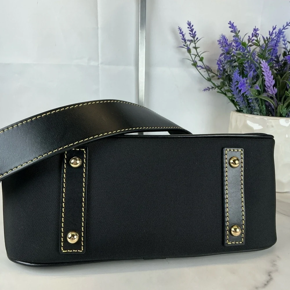 Dooney & Bourke 5mor chic