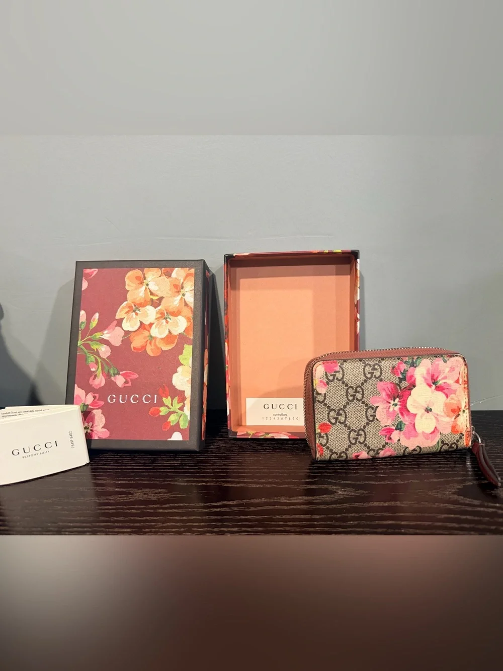 Gucci compact wallet