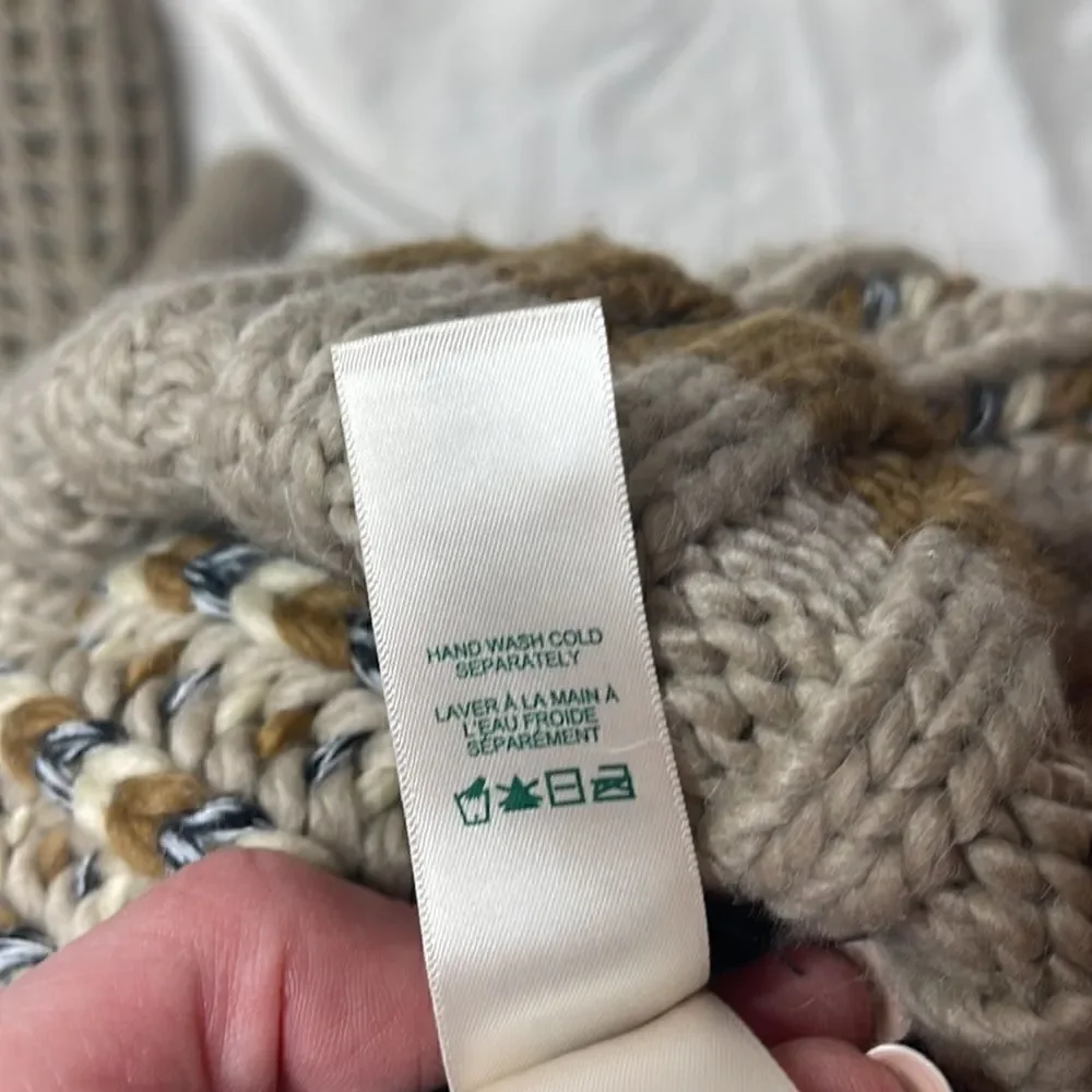 Roots canada beige