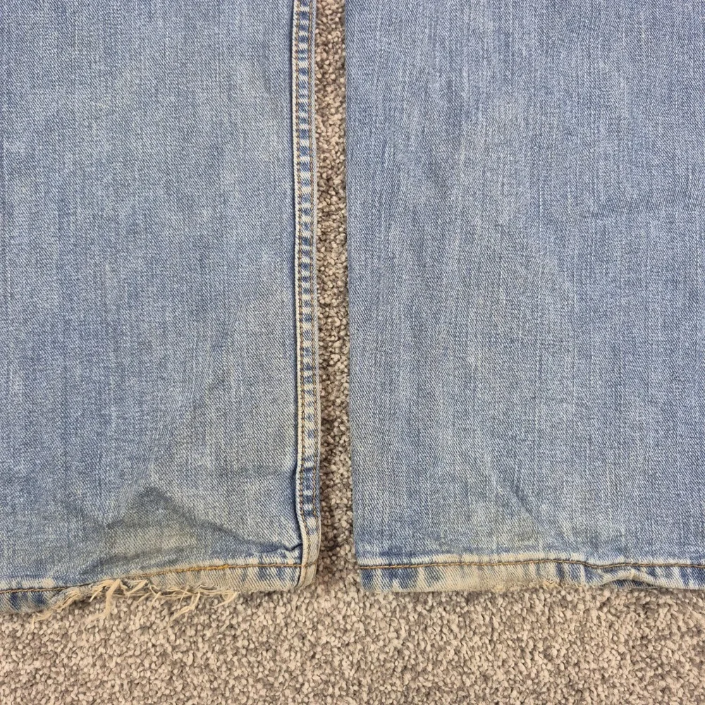 Levis shown measurements *note