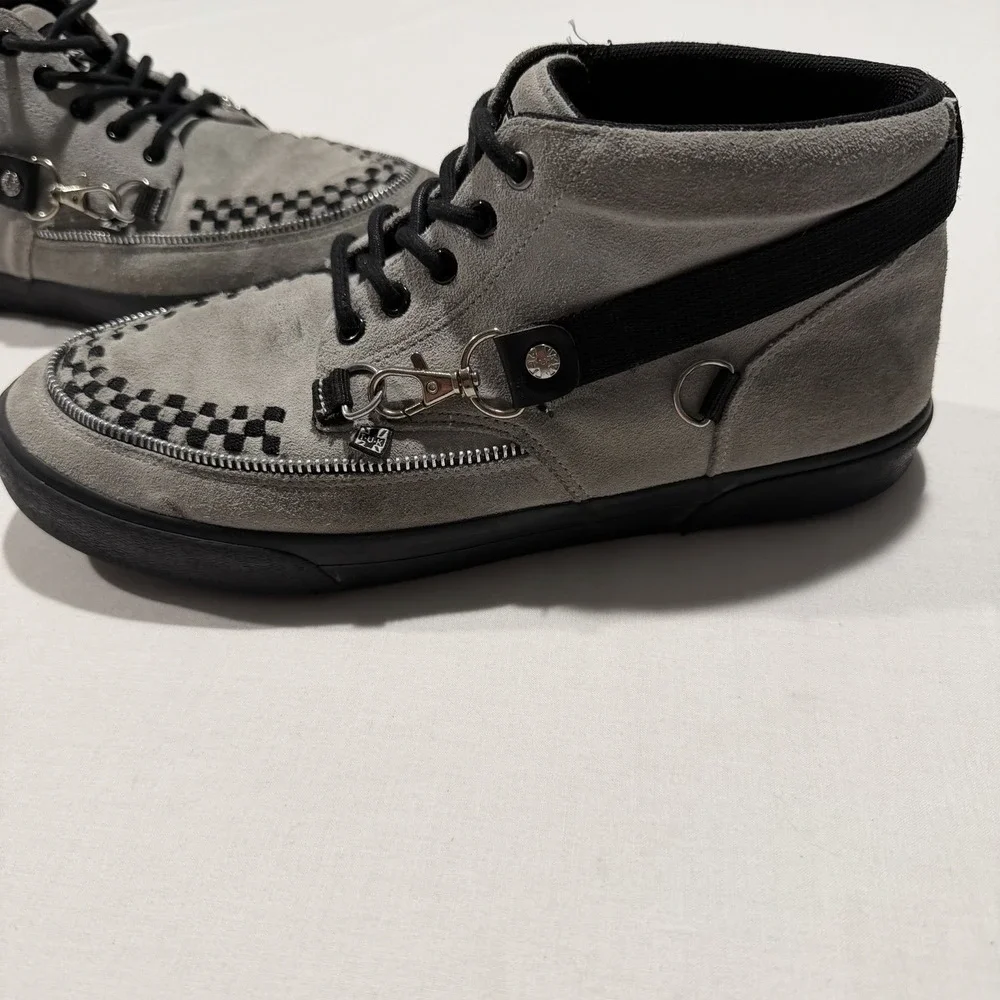 T.U.K. men grey