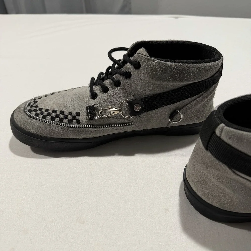 T.U.K. men grey