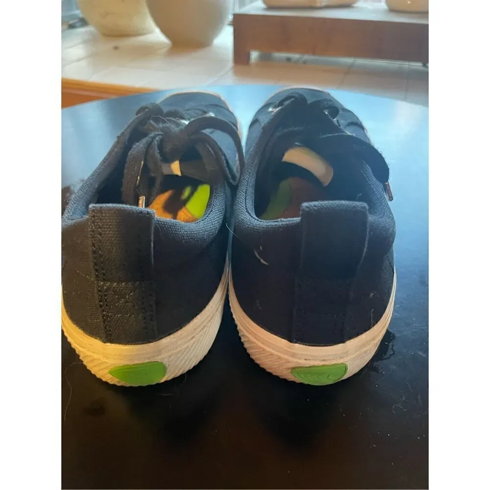 Cariuma sneakers black