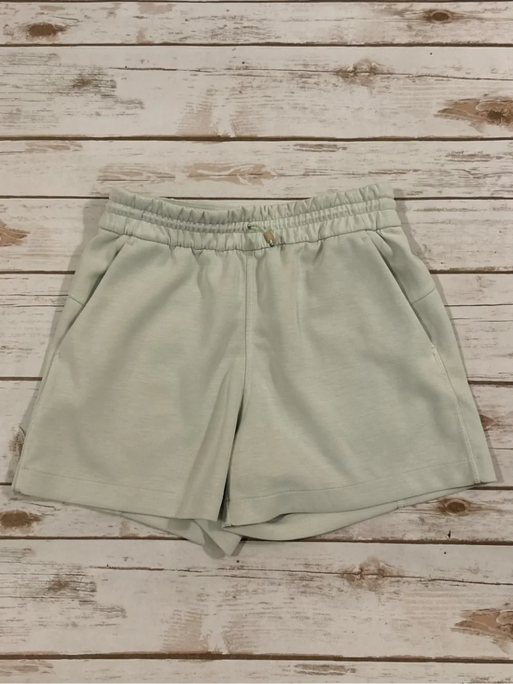 Lululemon Women’s Softstreme High-Rise Short 3.5