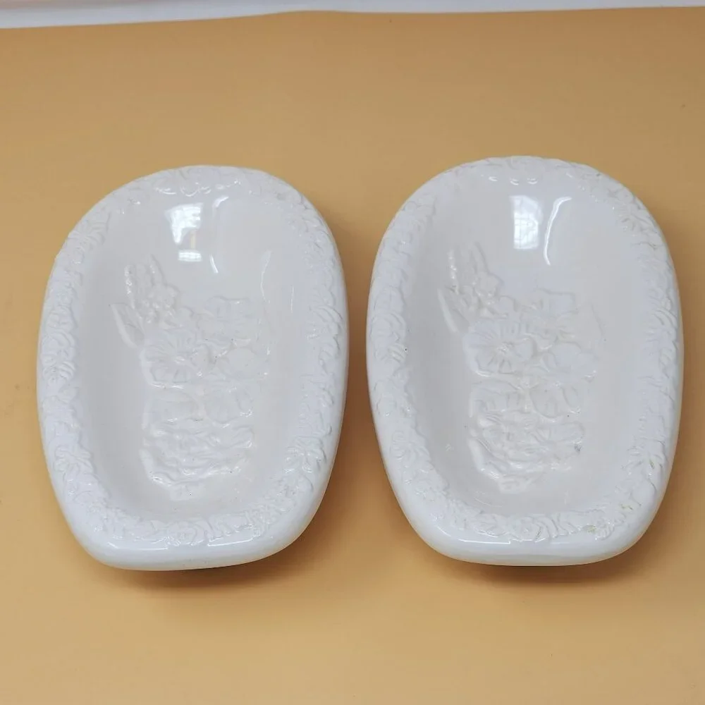 Set Of 2 White Ceramic Floral Soap‎ Dishes With Embossed Design Bathroom Decor
