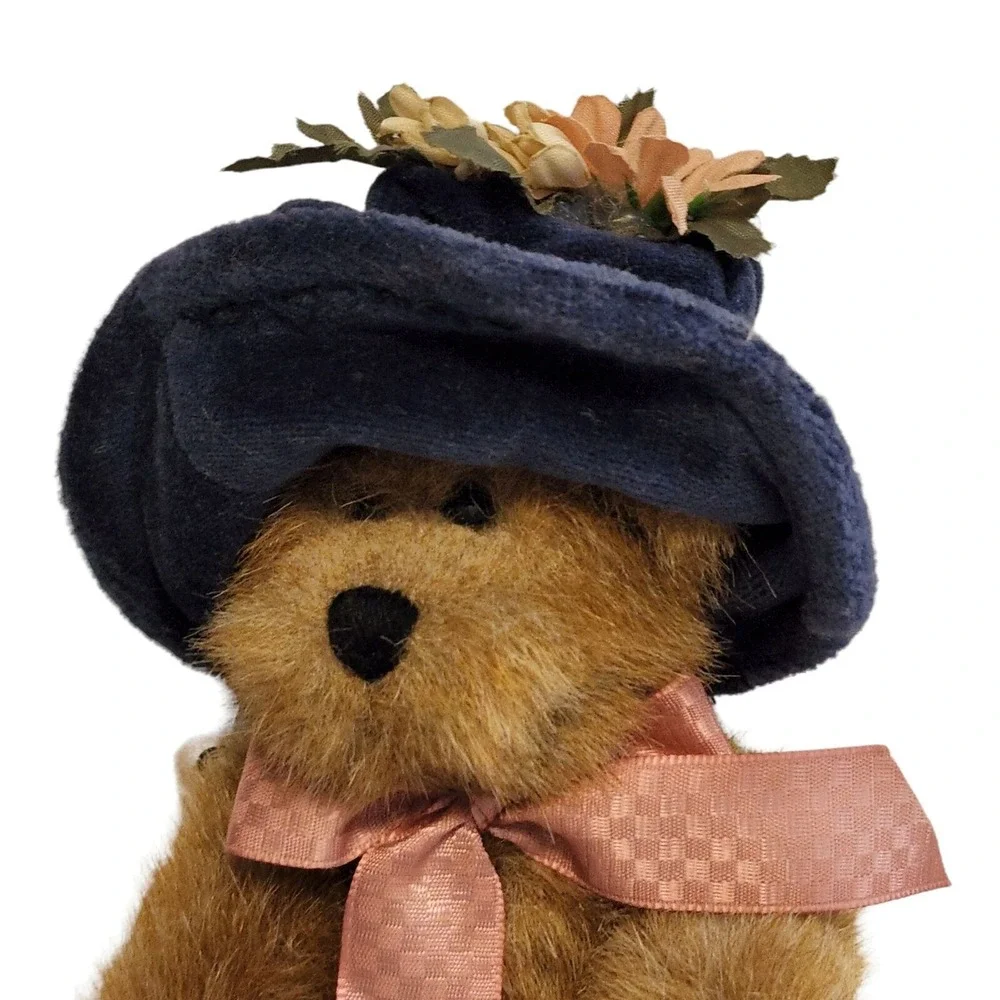 Boyds Bears stylish shelf
