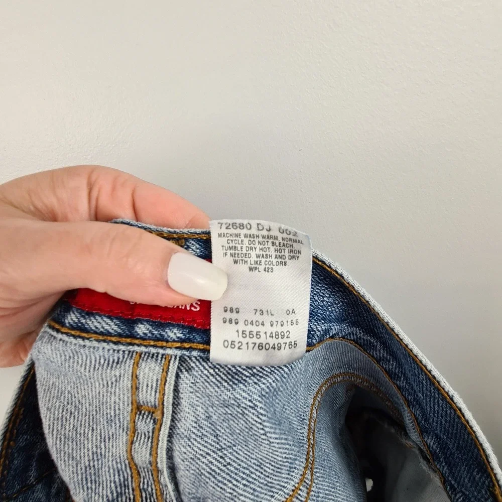 Levis measurements waist