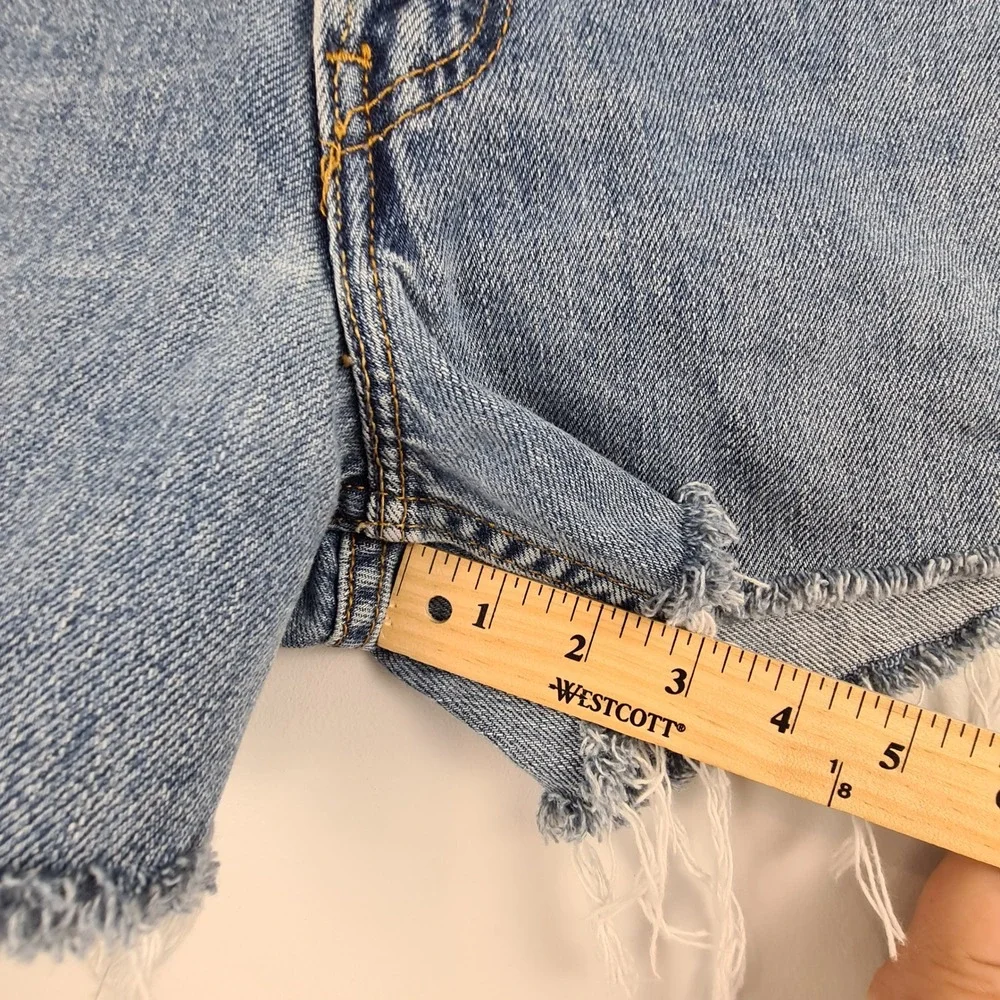Levis measurements waist