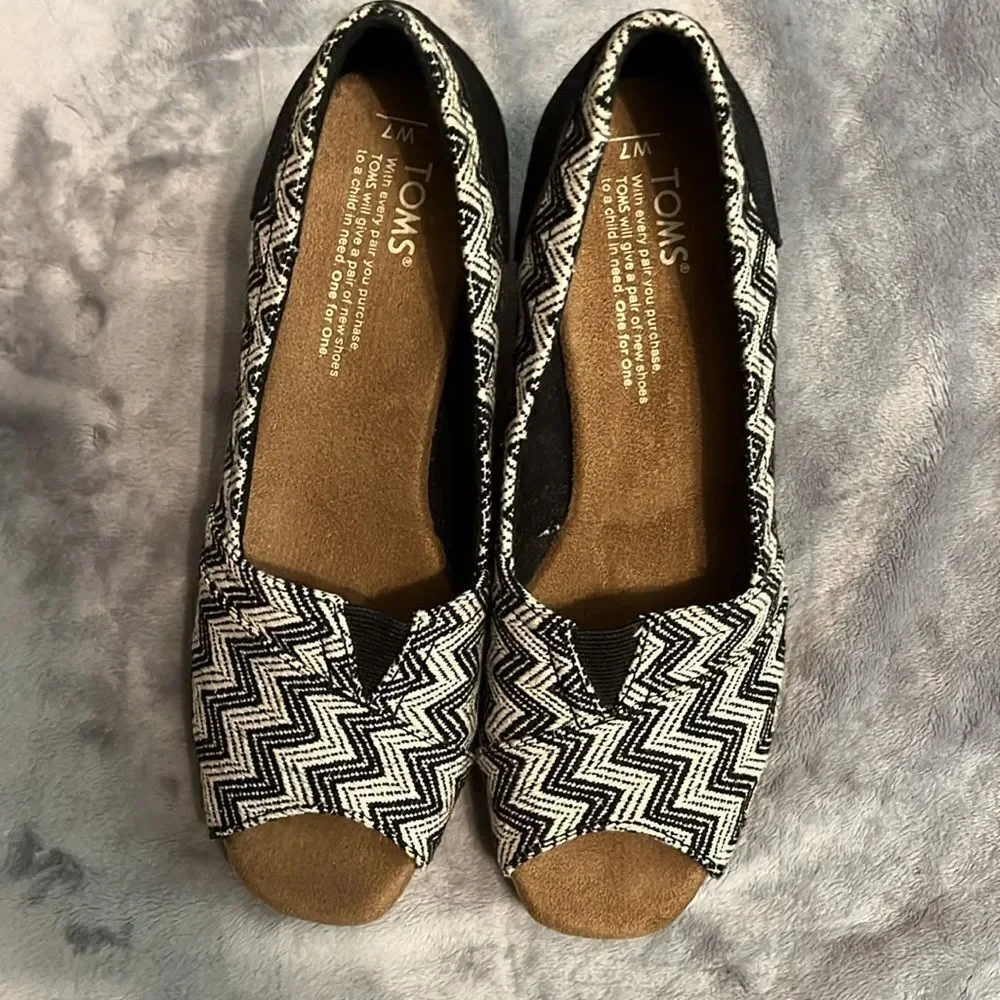 Toms step out