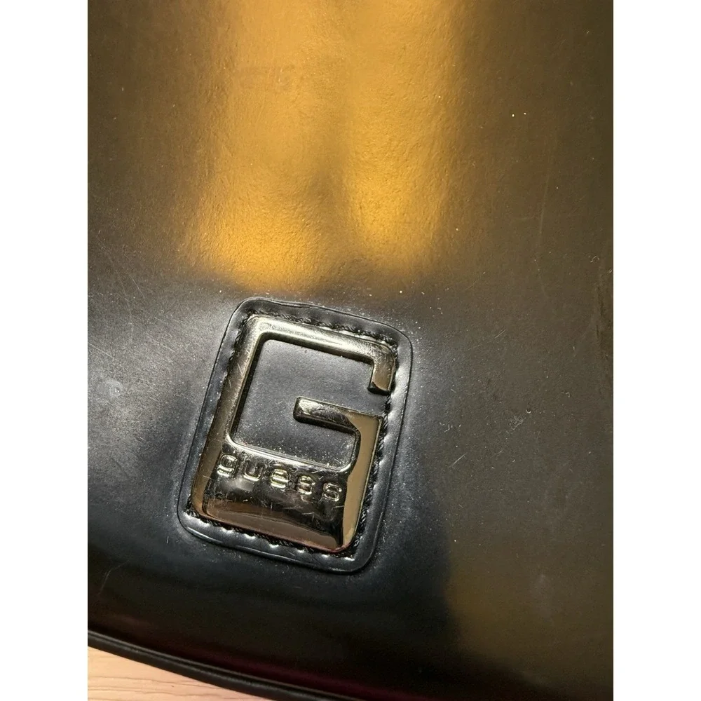 Guess patent faux