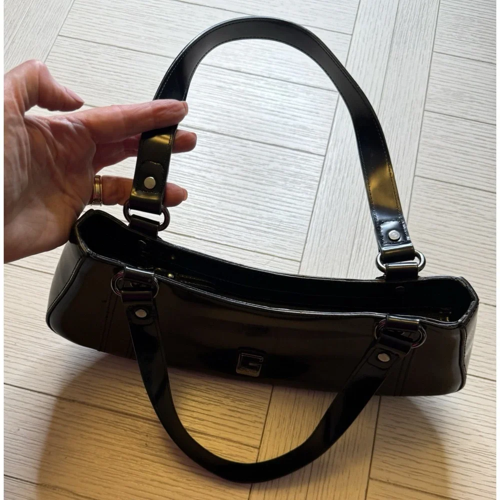 Guess patent faux
