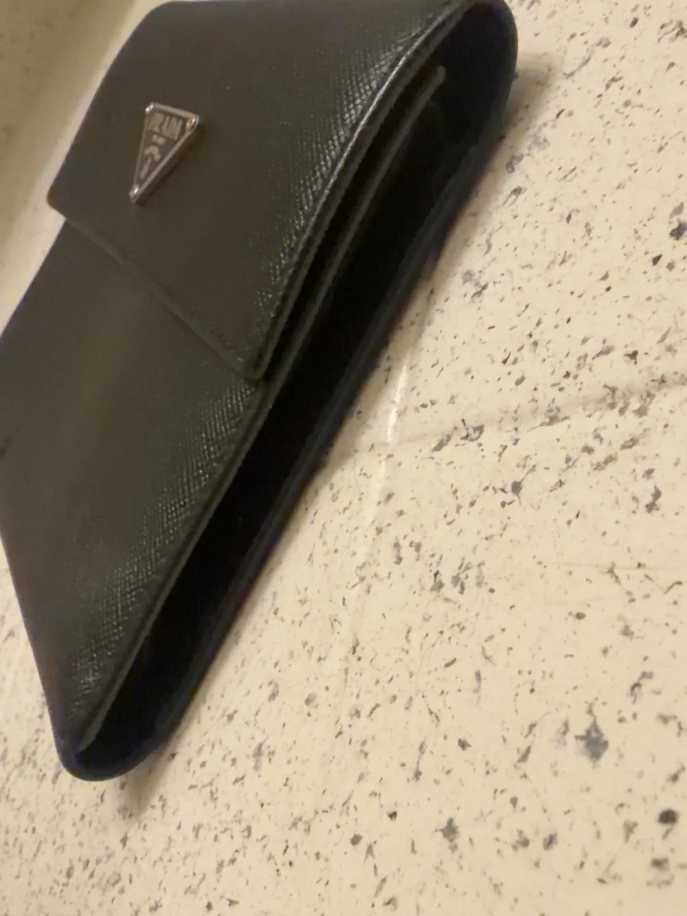Prada compact pre